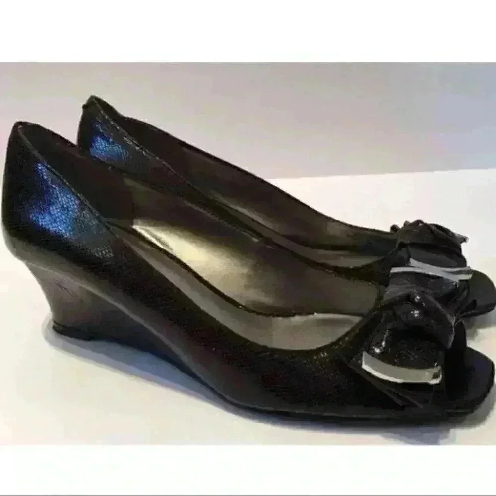 Bandolino Heels 6.5 Bdgoldco2 Snake Print Wedges